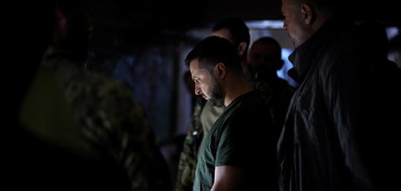 2022-06-06T0601UKRAINE-CRISIS-ZELENSKIY-FRONTLINE.JPG