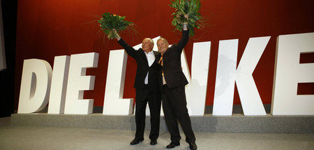Oskar Lafontaine und Lothar Bisky beim Gründungsparteitag von Di...