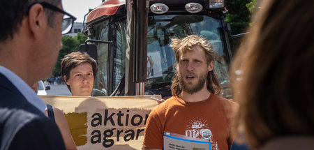 Aktivisten von »Aktion Agrar« fordern von Minister Cem Özdemir e...
