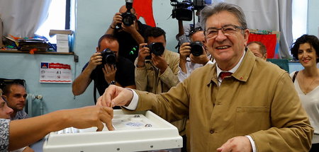 Der Linkspolitiker Mélenchon bei der Stimmabgabe am Sonntag