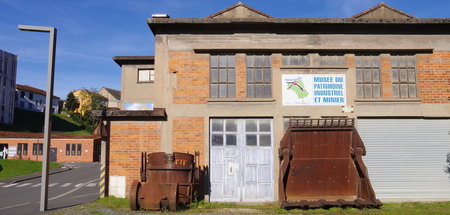 Geschichte der Eisen-, Stahl- und Metallindustrie, Glasherstellu...