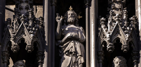 Priester als Täter vom »System Kirche« gedeckt (Symbolbild Köln,...
