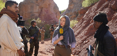 Léa Seydoux zeigt den Milizionären, wie sie im französischen Fer...