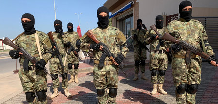 Angehörige der Petroleum Facilities Guard vor ihrem Hauptquartie...