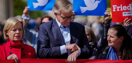 Schon fünf Minuten nach zwölf? Fraktionschef Dietmar Bartsch mit...