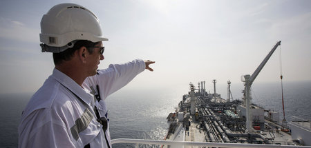»Enormer Moment« (israelischer LNG-Tanker im Mittelmeer) »Enormer Moment« (israelischer LNG-Tanker im Mittelmeer)