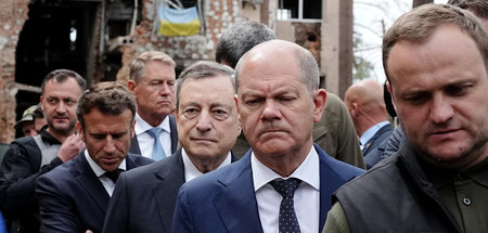 Soll die Bundeswehr zugunsten der Ukraine abrüsten: Bundeskanzle...