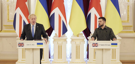 Der britische Premier Boris Johnson (l.) mit dem ukrainischen Pr