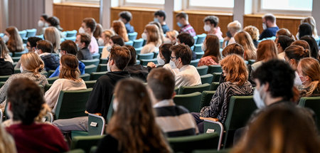 Der Allgemeine Studierendenausschuss der FU Berlin fordert einen...