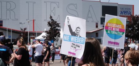 Den Rechten kontra geben: Antifaschistischer Protest vor dem AfD...