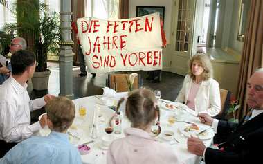 An alle Nobelrestaurantbesucher: »Wer zwei Neuwagen kauft, spart...