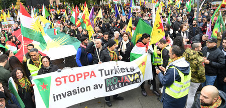 Kurden in Schweden protestieren gegen türkische Besatzungsoffens...