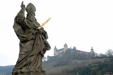 Würzburgs Festung Marienberg. Die viertgrößte Stadt im Freistaat...