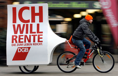 Zur DGB-Kampagne gegen Altersarmut gehört auch eine Fahrradtour ...