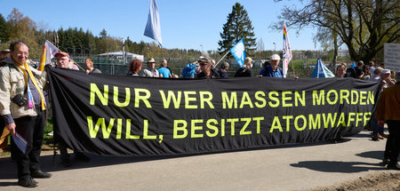 Ostermarsch: klare Botschaft gegen US-Kernwaffenobsession (Büche...