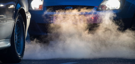 »E-Fuels sind eine Scheinlösung« (Abgase aus einem herkömmlichen...