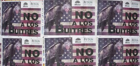 Protestplakat in Buenos Aires mit einer Darstellung von US-Richt...