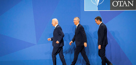 Mächtig gewalttätig, Joe! US-Präsident mit NATO-Chef Jens Stolte...