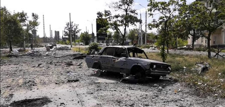 Ein zerstörter Straßenzug im von Russland eingenommenen Lissitsc...