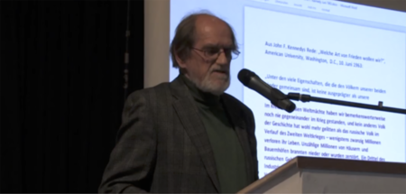 Reiner Zilkenat spricht auf einer wissenschaftlichen Konferenz ü... Reiner Zilkenat spricht auf einer wissenschaftlichen Konferenz ü...