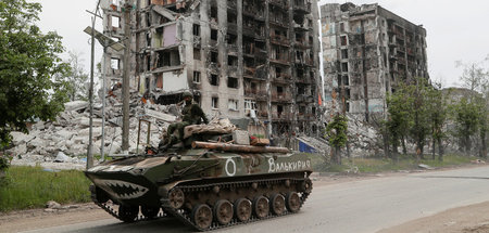 2022-05-26T2157RTRMADP_3_UKRAINE-CRISIS-LUHANSK-POPASNA.JPG