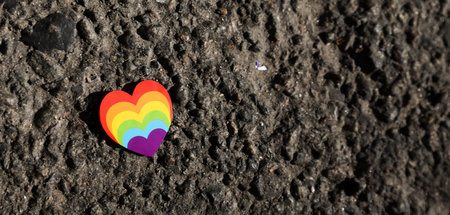 Buntes Herz im braunen Matsch: Queer sein in der katholischen Ki...