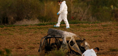 Auf Spurensuche: Forensiker durchkämmen die Umgebung des explodi...