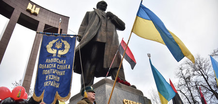 Bandera-Denkmal in Lwiw: Huldigung des Nazikollaborateurs mit ro...