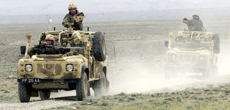 Truppen der britischen Marines auf Patrouillenfahrt in Afghanist...