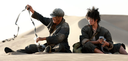 Unter Söhnen und Töchtern der Wüste entknotet sich das Filmband