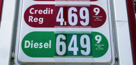 همه چیز رو به جلو است: قیمت سوخت در ایالات متحده نیز در حال حاضر در حال افزایش است