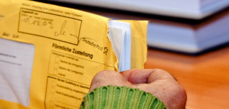 Deutsche Behörden verschicken gern stapelweise Papiere auch an M... Deutsche Behörden verschicken gern stapelweise Papiere auch an M...
