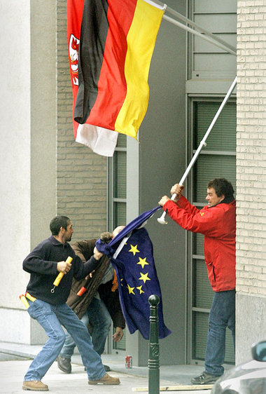 Nein zur neoliberalen EU-Verfassung und einem Europa im Interess...