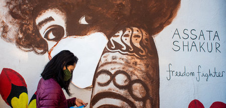 »Freiheitskämpferin« – Wandbild für Assata Shakur (Los Angeles/U...