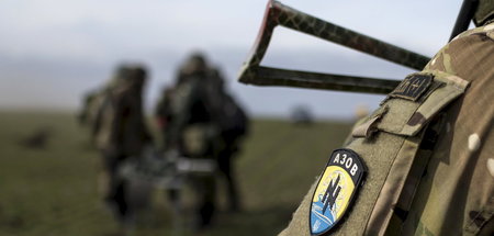 Kampftruppe und faschistisches Netzwerk: Soldaten des Azow-Batta...
