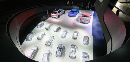 »Die Zahl der Reichen steigt von Krise zu Krise« (Porsche-Pavill...