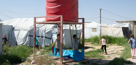 Zahlreiche Kinder müssen in Camp Roj leben, weil ihre Mütter sic...