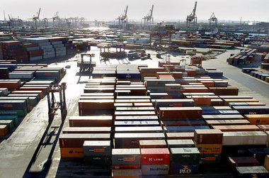 Der Preis für den Transport eines Containers von China nach Hamb... Der Preis für den Transport eines Containers von China nach Hamb...