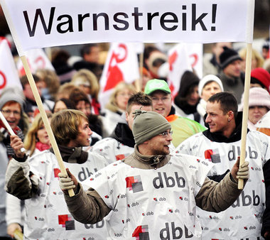 Protestkundgebung der Gewerkschaften in Schwerin Protestkundgebung der Gewerkschaften in Schwerin