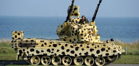 Flugabwehrkanonenpanzer vom Typ »Gepard« auf dem Schießplatz (To... Flugabwehrkanonenpanzer vom Typ »Gepard« auf dem Schießplatz (To...