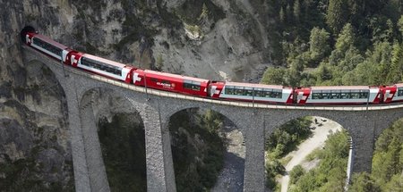 Die SBB ist pünktlich wie ein Uhrwerk. »Traumhafte Bahnstrecken ... Die SBB ist pünktlich wie ein Uhrwerk. »Traumhafte Bahnstrecken ...