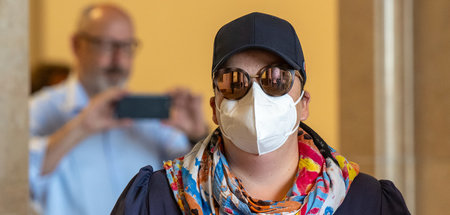 Scheut das Licht der Öffentlichkeit: Andrea Tandler beim Masken-... Scheut das Licht der Öffentlichkeit: Andrea Tandler beim Masken-...