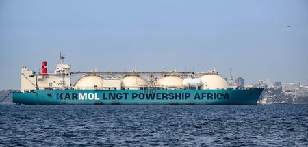 In Zukunft wohl häufiger zu sehen: Ein Gasfrachter vor der Küste...