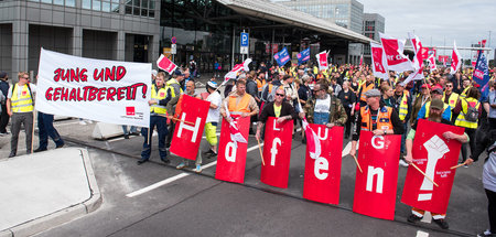 Verdi_Warnstreik_bei_74651011.jpg