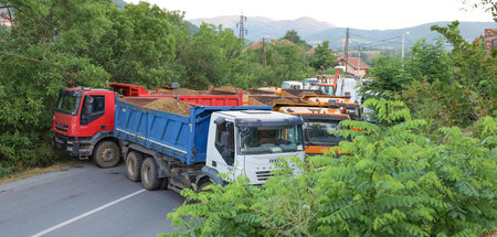 Lastwagenblockade gegen neue Grenzverordnungen: Eine Straße in R... Lastwagenblockade gegen neue Grenzverordnungen: Eine Straße in R...