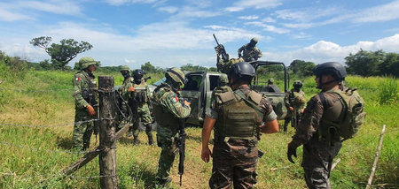 Mexikanische Soldaten nach der Schießerei nahe der Grenze zu Gua...