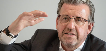 Einer, der sorglos seine Altersvorsorge verprassen kann (Stuttga...