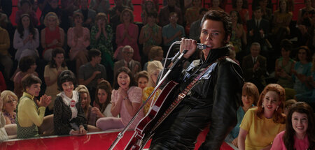 Zum Niederknien: Elvis (Austin Butler) vor der Entdeckung des Er...