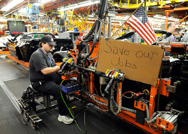 Wohl kein Patentrezept: Arbeiter einer Fabrik von General Motors... Wohl kein Patentrezept: Arbeiter einer Fabrik von General Motors...