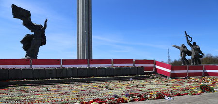 Soll bald abgerissen werden: Sowjetisches Siegesdenkmal in Riga